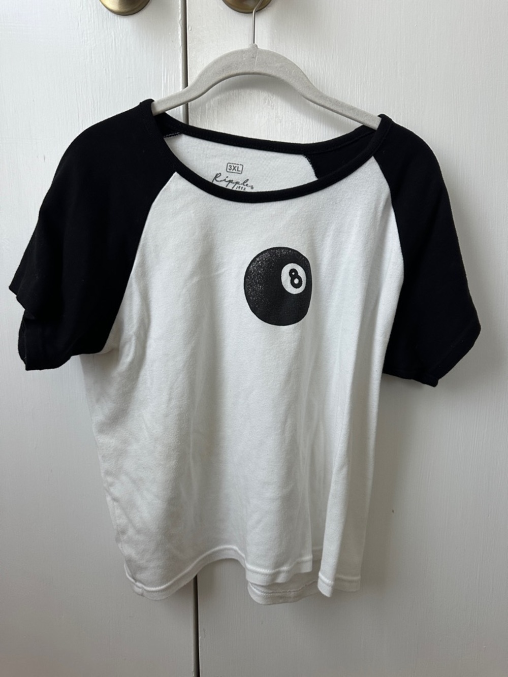 Urban Outfitters Raglan 8-Ball Graphic Tee - Black & White
